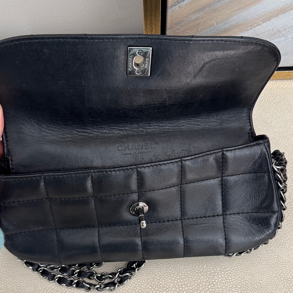 Chanel Black Quilted Leather Bag - Picture 4 of 6